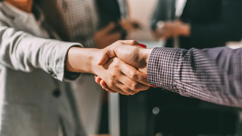 A close shot of a man and women shaking hands.